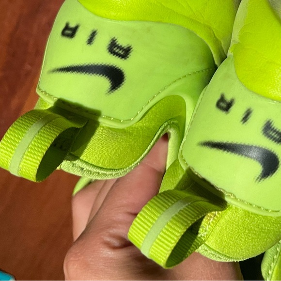 Nike Neon green sneaker - Picture 4 of 8
